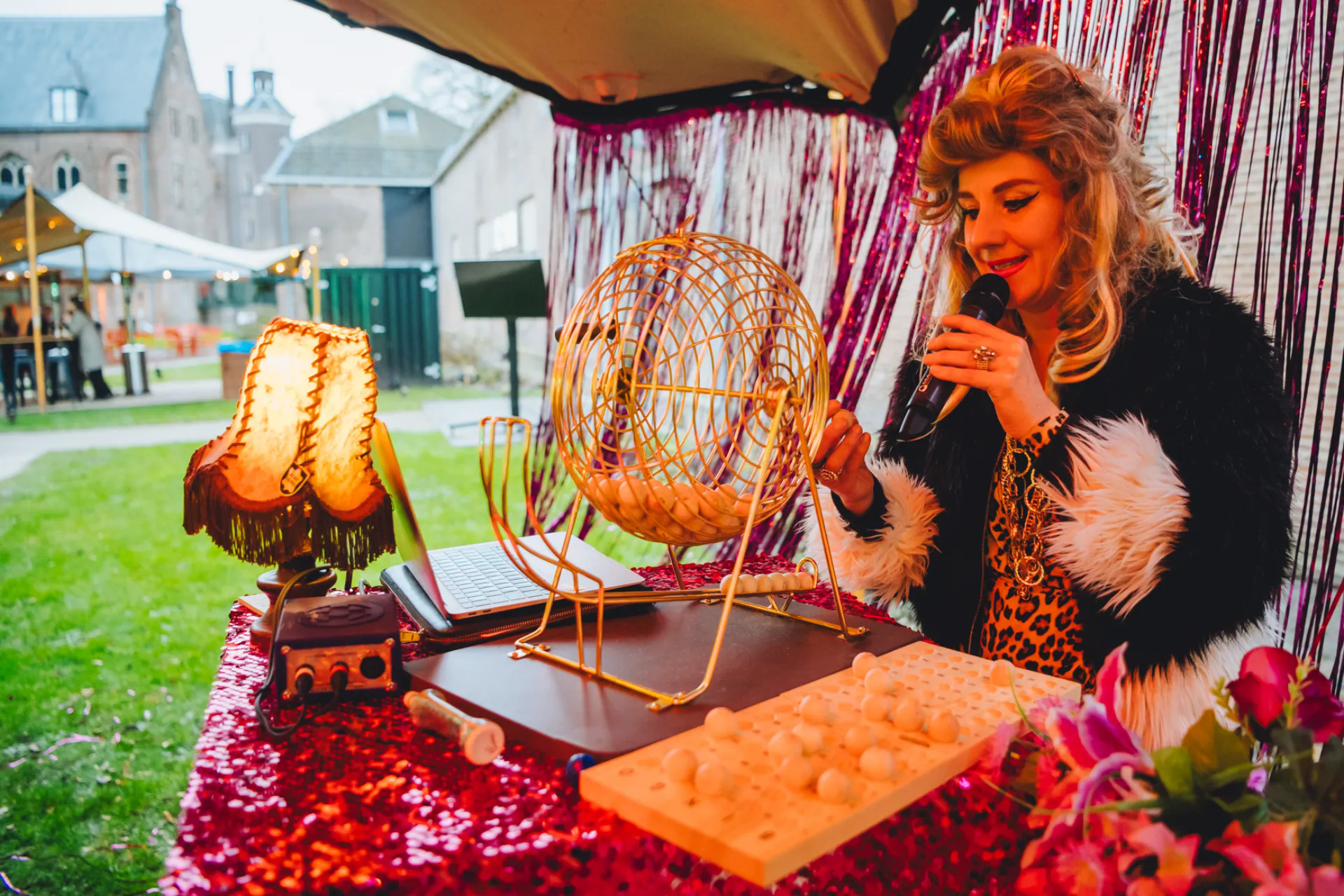 Oergezellige Bingo met Carola Kraai