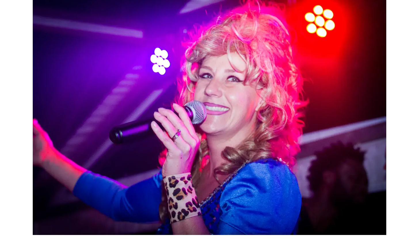 Carola Kraai zangeres optreden feest